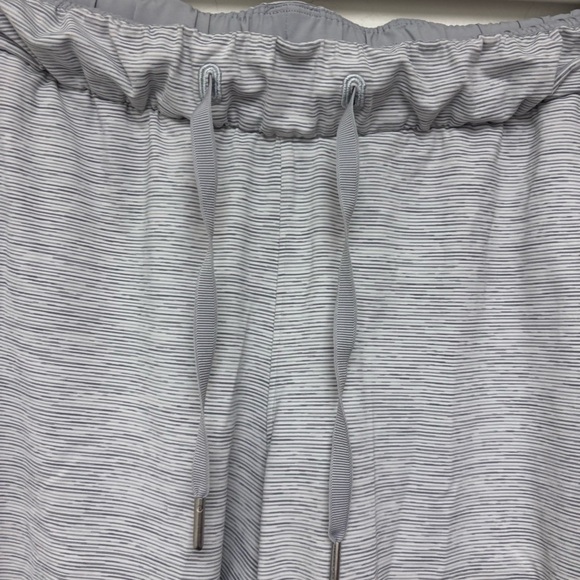 Lululemon On The Fly Pant 27” - Picture 6 of 13